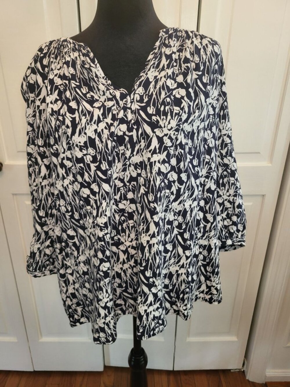 Jones New York Navy White Floral Poet Blouse Tunic 1x Peasant Boho Teacher Flowy